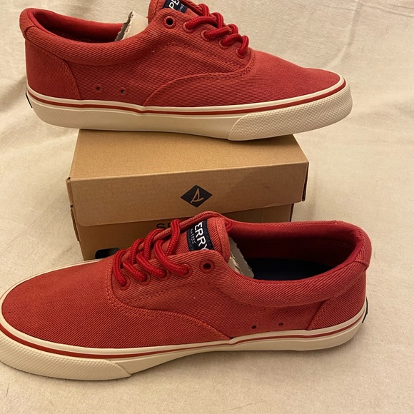 Sperry canvas boat shoes. - Picture 4 of 6